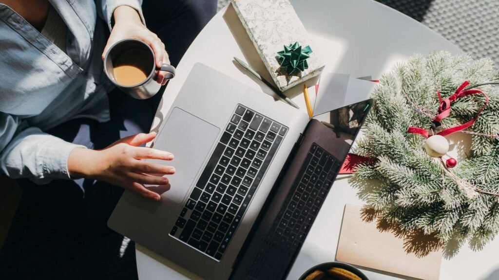 5 Reasons To Continue Your Job Search During The Holidays