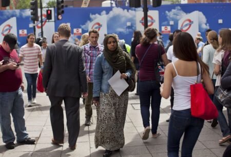 People Who Walk Spend More In Uk Shops Than Motorists,