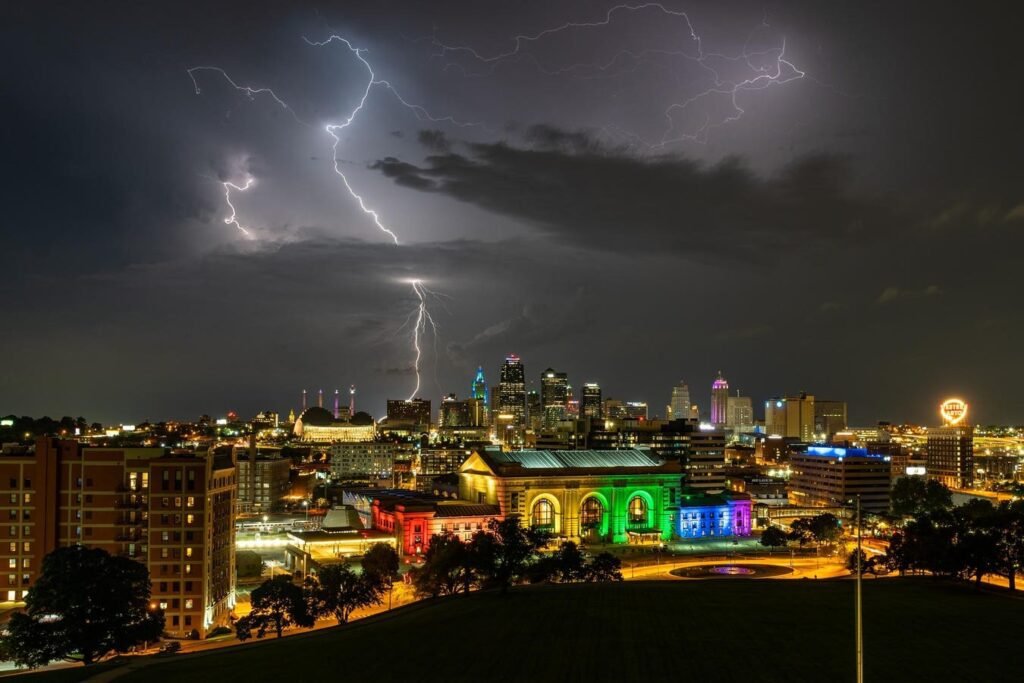 Lightning Bolt 515 Miles From Texas To Missouri Records Breaks