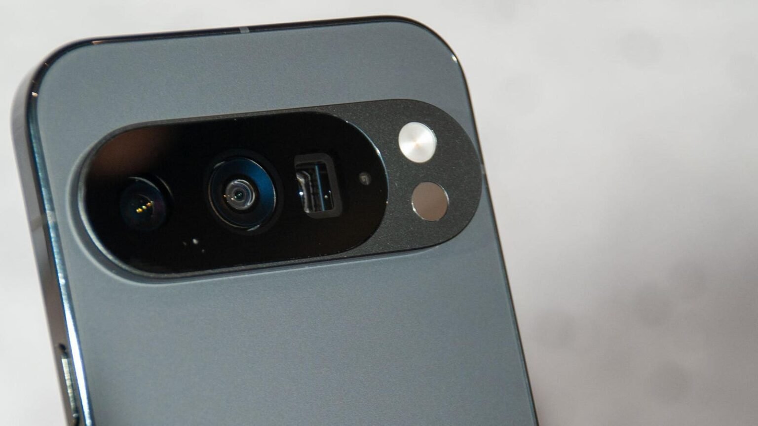 Google's Unstoppable Pixel Leaves Behind Android Behind Android