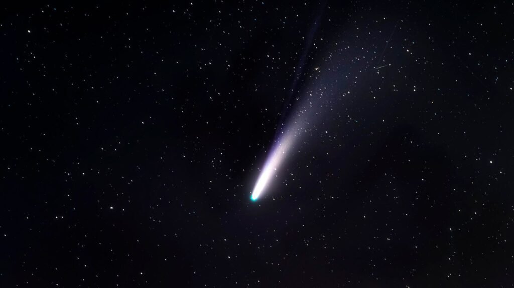 How To See Two Comets Near The Bright Stars
