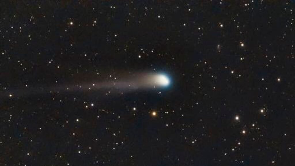See Bright Comets As Meteor Shower Peaks