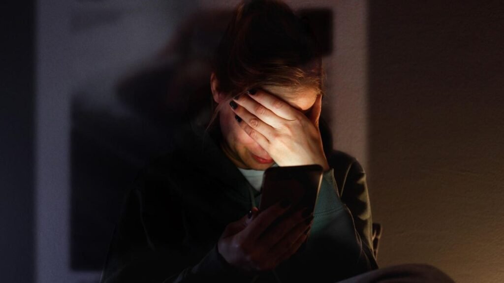 'delete Sensitive Messages'—feds Warn Iphone And Android Users